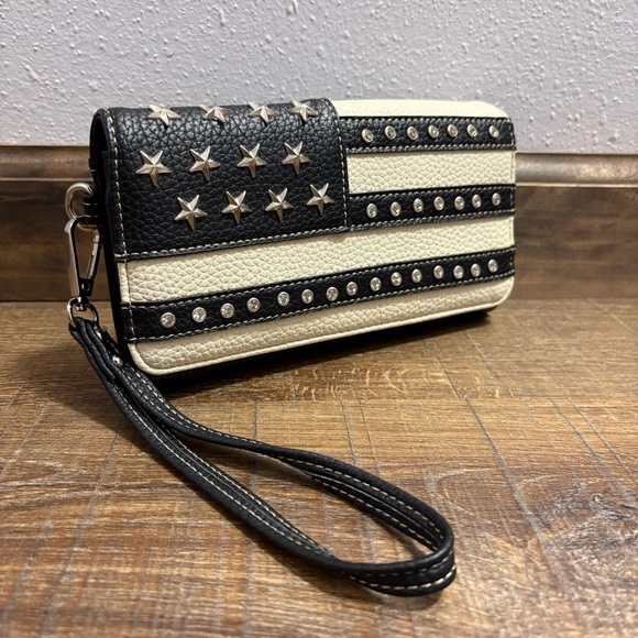 Montana West Handbags - Montana West Black and Cream Star-Embellished Clutch Of Wallet